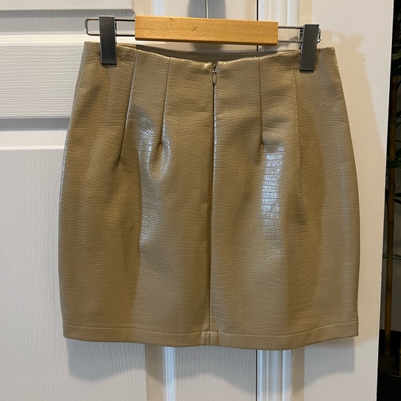 Sans Souci tan pleather skirt - Picture 2 of 3